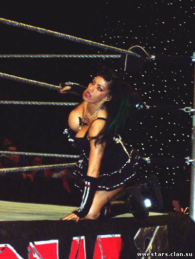 http://wwestars.clan.su/restling/4Ariel.jpg